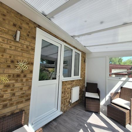 Bumblebee Bungalow - With Separate Office And Gaming Space By Catchpole Stays كول شيستر المظهر الخارجي الصورة