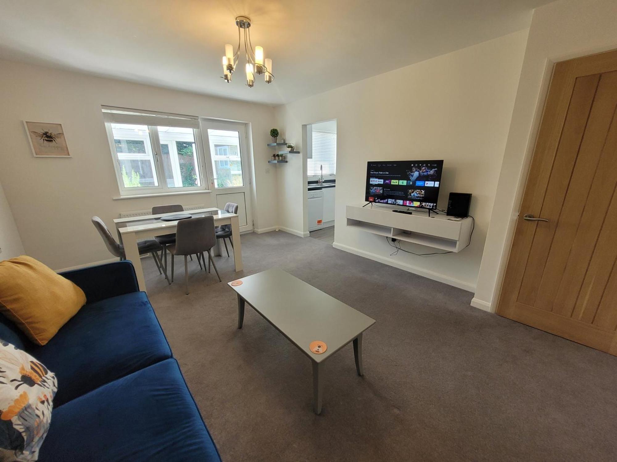 Bumblebee Bungalow - With Separate Office And Gaming Space By Catchpole Stays كول شيستر المظهر الخارجي الصورة