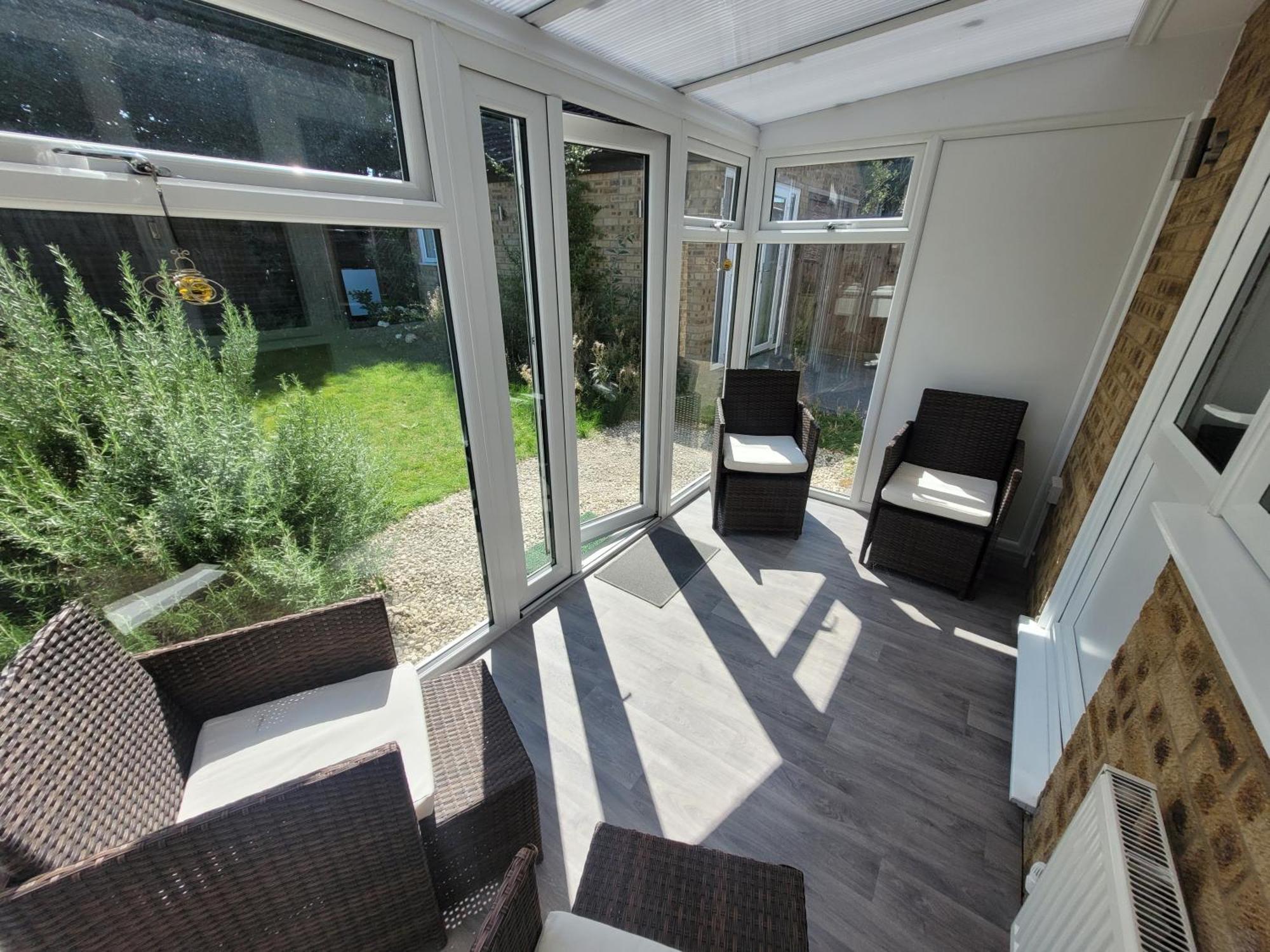 Bumblebee Bungalow - With Separate Office And Gaming Space By Catchpole Stays كول شيستر المظهر الخارجي الصورة